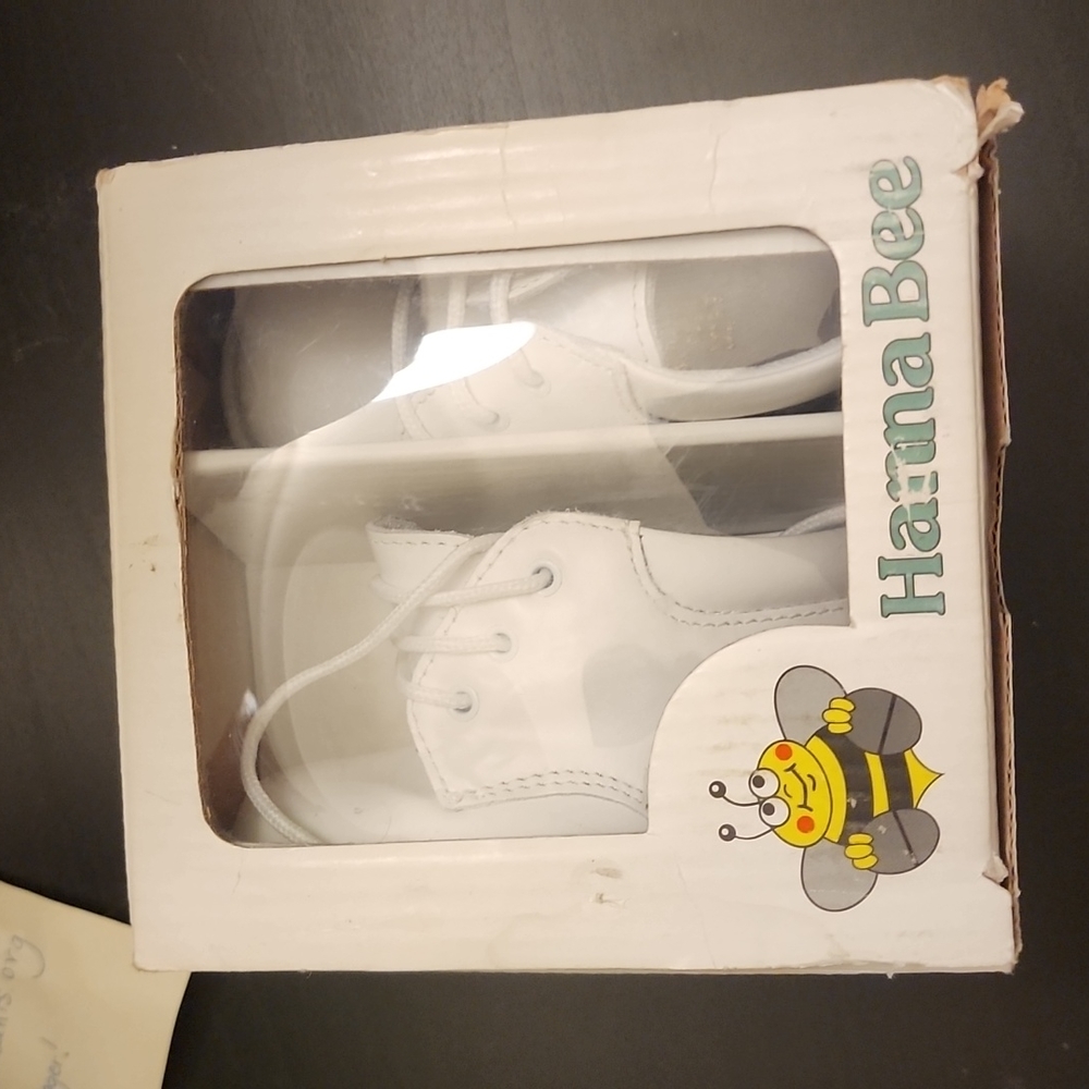 White leather baby shoes size 3.0